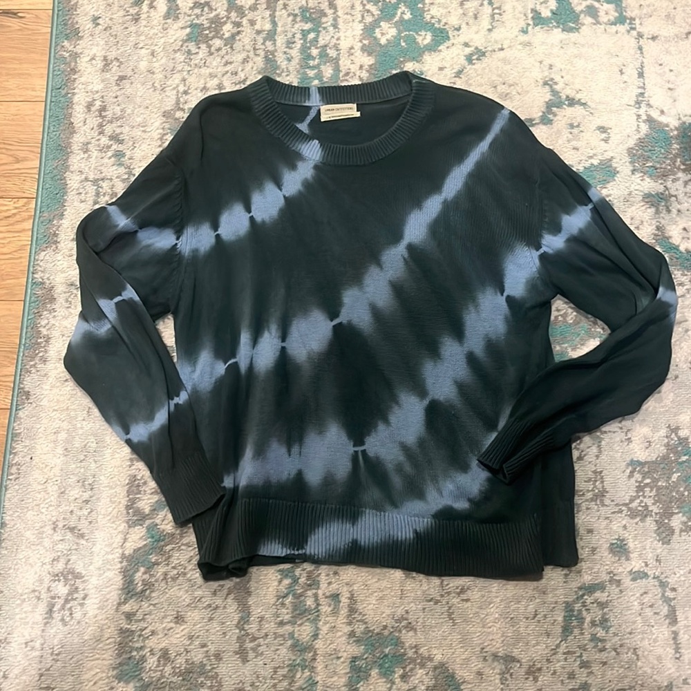 Urban outfitters tie dye sweater size large